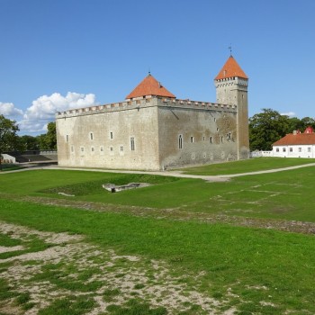 Jaunieji detektyvai Estijoje: viduramžių pilių ir dvarų mįslės